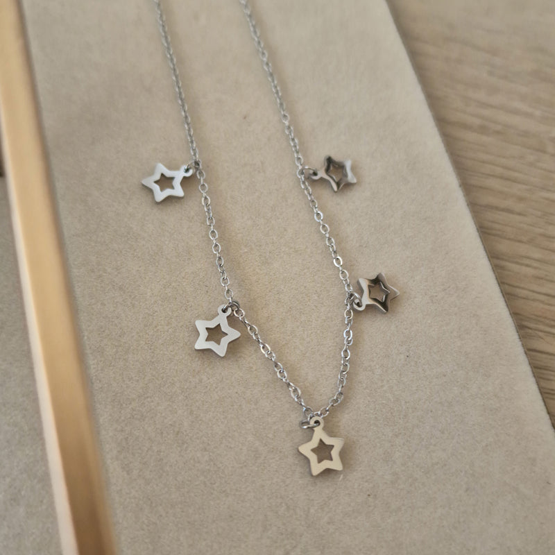 Collar con estrellas de acero inoxidable plateado - DiversoWomen